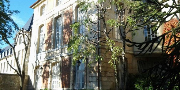 Façade du musée Flaubert et d'histoire de la médACecine.